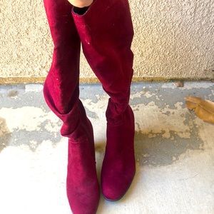 Knee high beautiful burgundy colored shoes 8 1/2. Hard time taking photo
